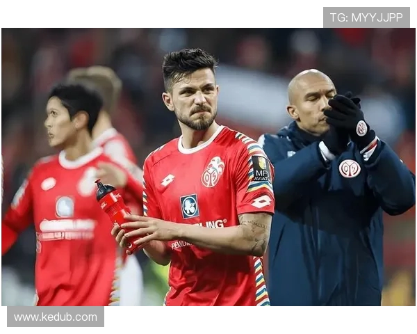 本菲卡与强敌对决 展现顶级球队风采与激烈赛场对抗